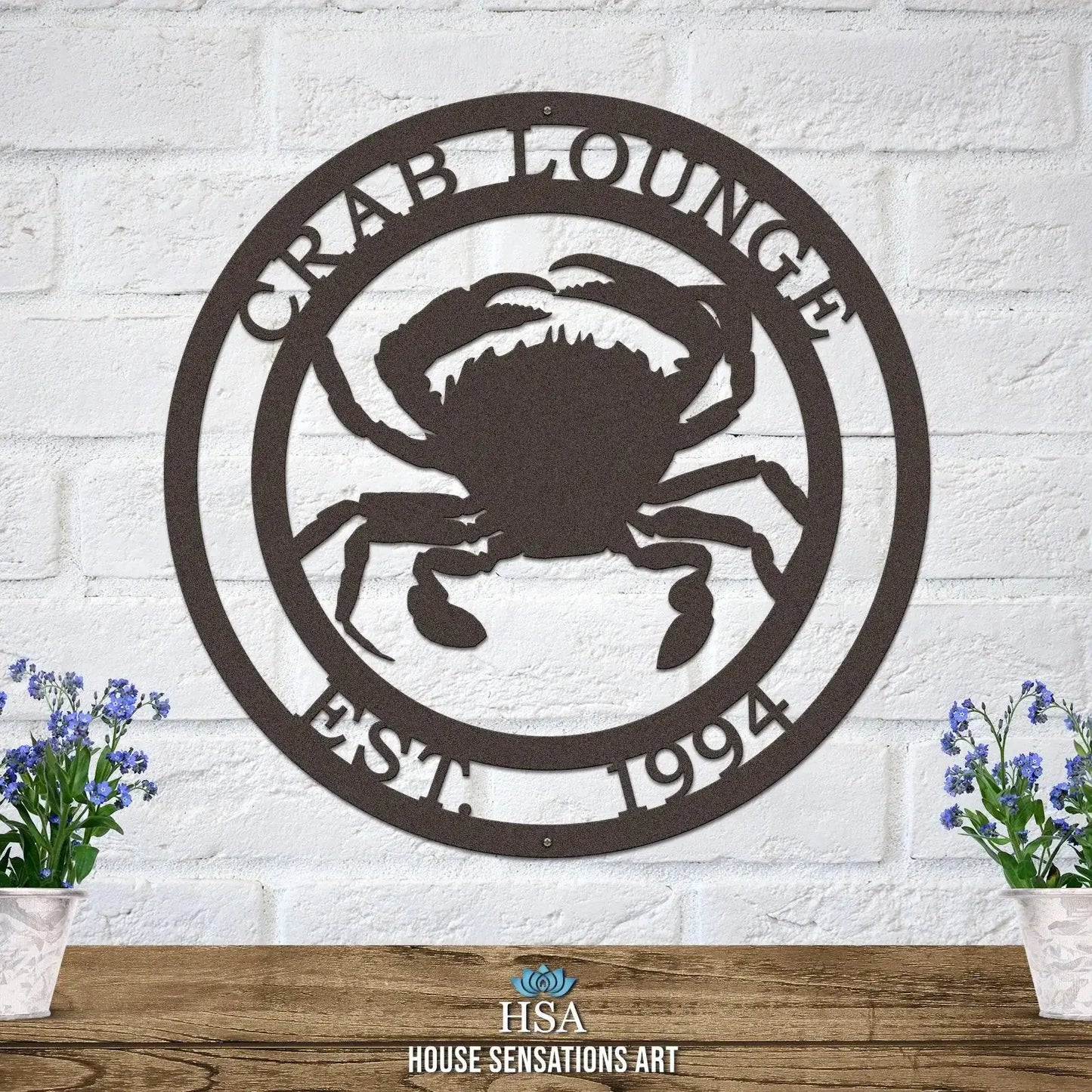 Personalized Sea Crab Sign - Custom Metal House Number Plaque: A black crab silhouette adorns this durable metal sign, ideal for outdoor decor in gardens, yards, or farms. Perfect housewarming gift for animal lovers.