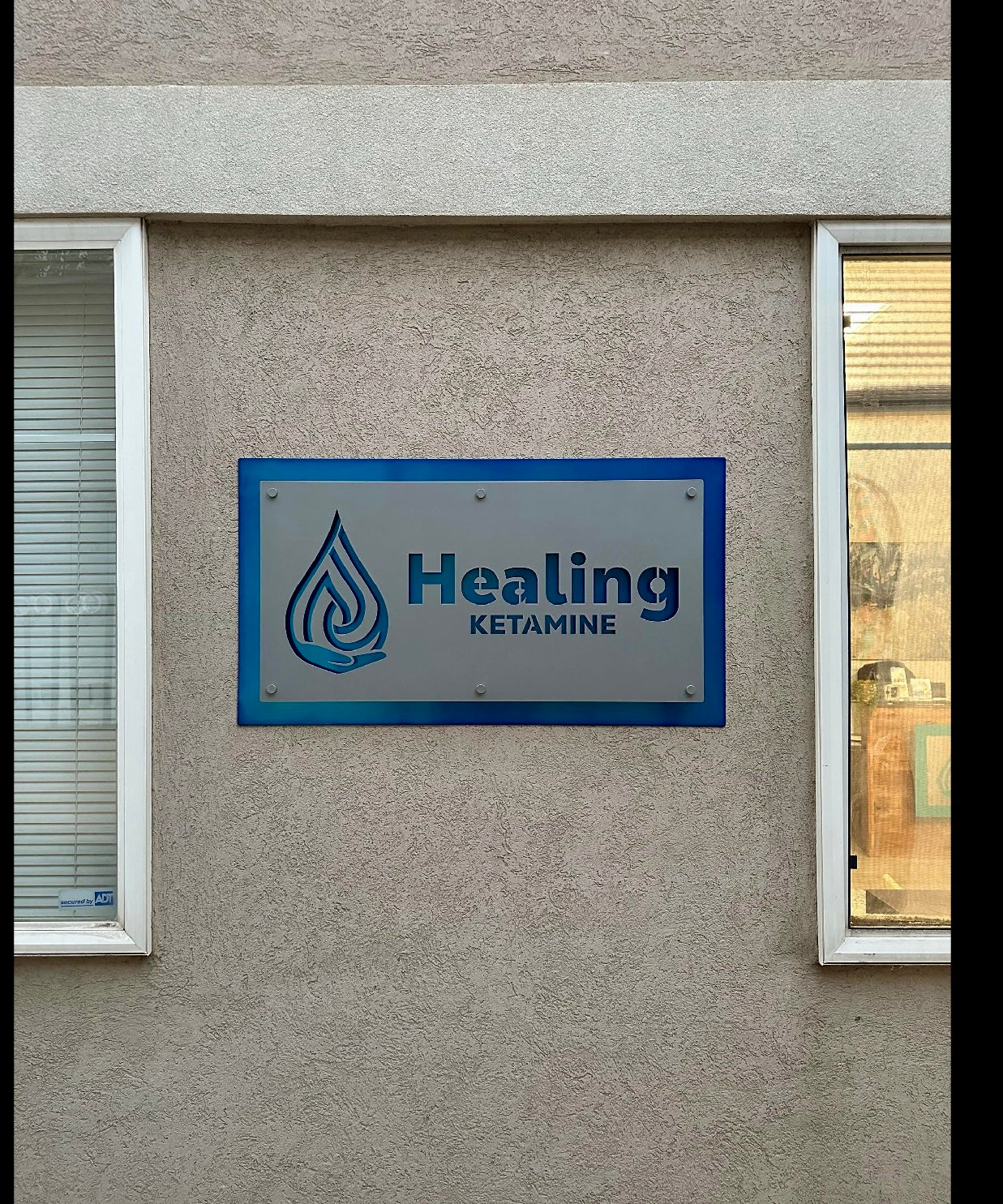 Premium custom aluminum business signs designed for durability and a professional look. Ideal for storefronts, offices, and commercial spaces.
