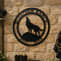 Monogramas personalizados para familias de rancho — Placas personalizadas de lobo para fachadas de exterior