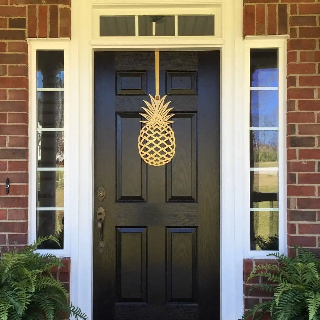 Pineapple Front Door Wreath - Customizable Metal Door Decor: A black door adorned with a gold pineapple decoration, symbolizing hospitality, ideal for enhancing home entryways or gardens with a personalized, durable welcome sign.