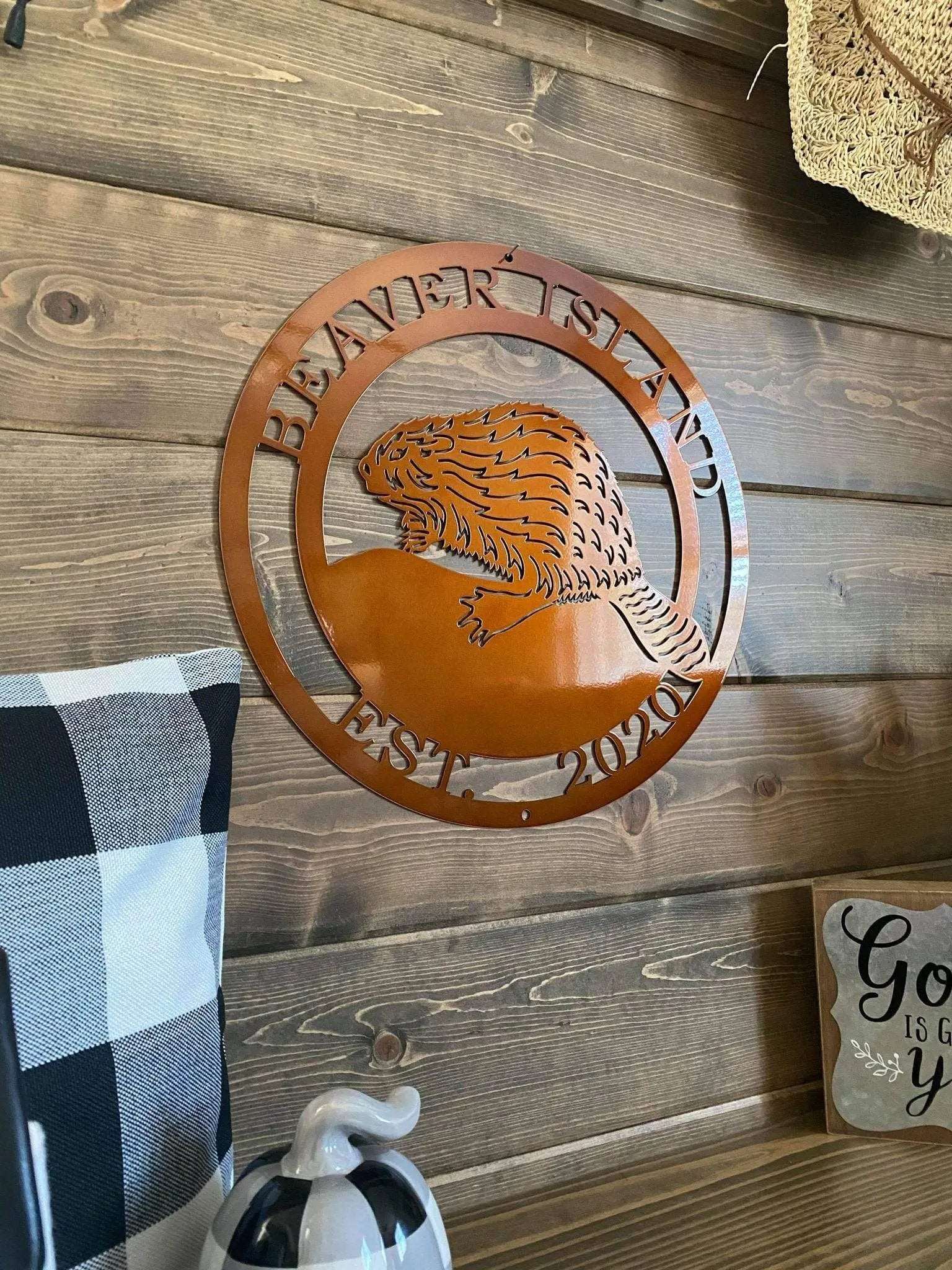 Personalized Beaver Sign - Custom Metal House Number Plaque - Perfect for Outdoor Decor in Gardens, Yards, or Farms - Ideal Housewarming Gift for Animal Lovers - HouseSensationsArt