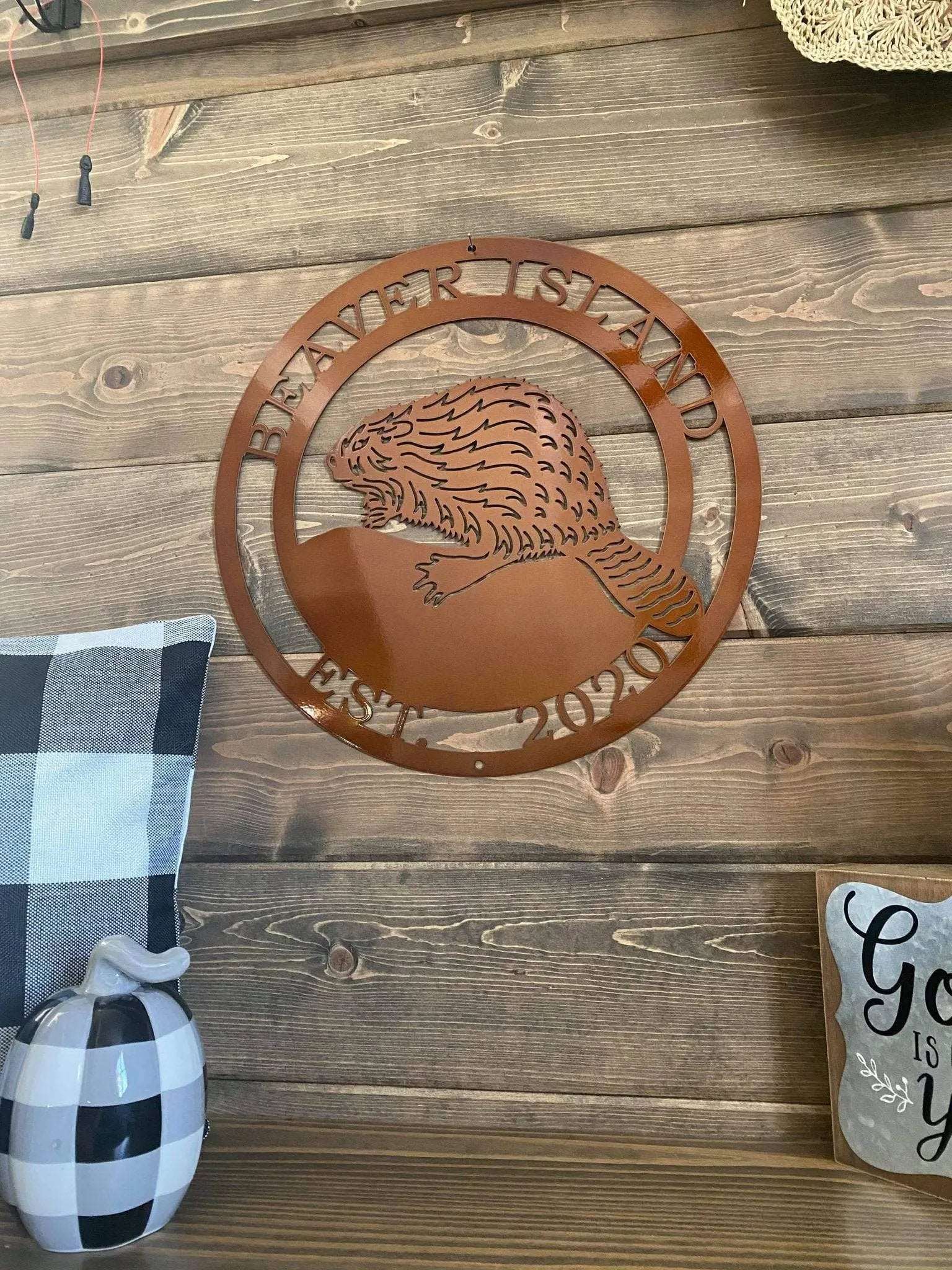 Personalized Beaver Sign - Custom Metal House Number Plaque - Perfect for Outdoor Decor in Gardens, Yards, or Farms - Ideal Housewarming Gift for Animal Lovers - HouseSensationsArt