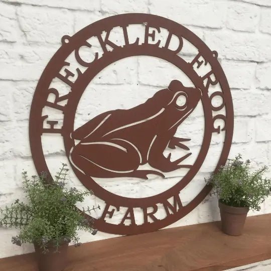 Tree Frog Sign - Custom Metal House Number Plaque - Perfect for Outdoor Decor in Gardens, Yards, or Farms - Ideal Housewarming Gift for Animal Lovers Ranch Sign House Sensations Art