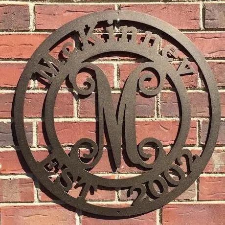 Outdoor monogram name sign – custom vine metal plaque for family name, home entry, or summer porch decor