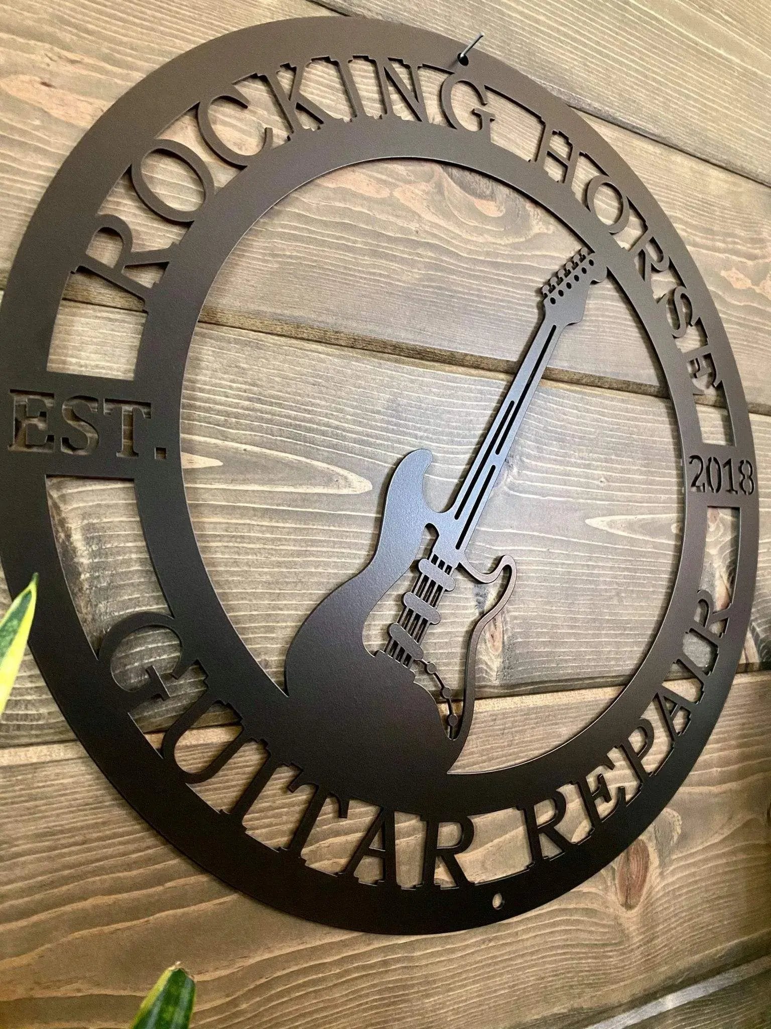 Music-themed personalized metal sign – guitar wall art with family name for home decor or outdoor sign display