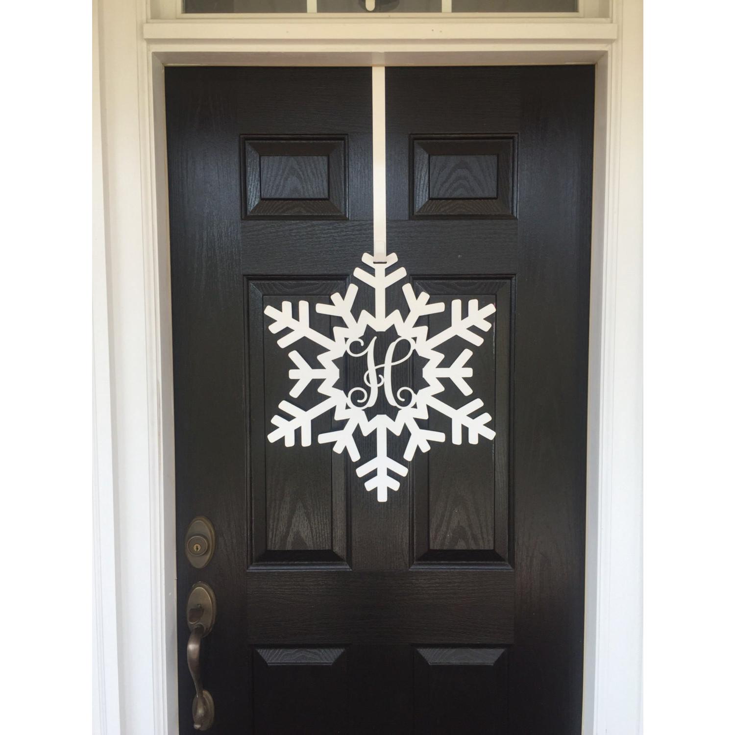 Snowflake Monogram Door Wreath Front Door Wreath - Customizable Metal Door Decor - Personalized Welcome Sign - Durable, Rust - Resistant, Perfect for Home, Porch, and Garden – Unique Seasonal Gift - HouseSensationsArt